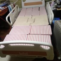 Електрическо болнично легло с вградена тоалетна, снимка 2 - Спални и легла - 42301528