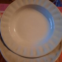 Продавам дълбоки порцеланови чинии, снимка 1 - Чинии - 40141613
