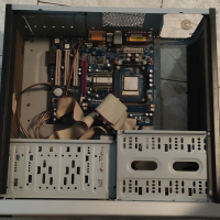 Кутия за PC с дъно, процесор, охлаждане и флопи, снимка 6 - Захранвания и кутии - 44672299