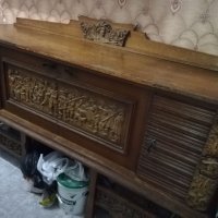 Красив античен шкаф с богата дърворезба, снимка 1 - Шкафове - 41037675