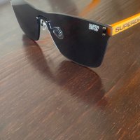 Superdry слънчеви светещи, снимка 2 - Слънчеви и диоптрични очила - 42154859