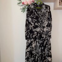 Нова стилна черна бяла разкошна феерична елегантна плисирана плисе рокля Reserved , снимка 5 - Поли - 42179190