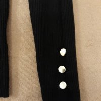 Черна блуза с дълъг ръкав AMISU , плетена с вертикални раета , с декоративни копчета на ръкавите , снимка 8 - Блузи с дълъг ръкав и пуловери - 39217901