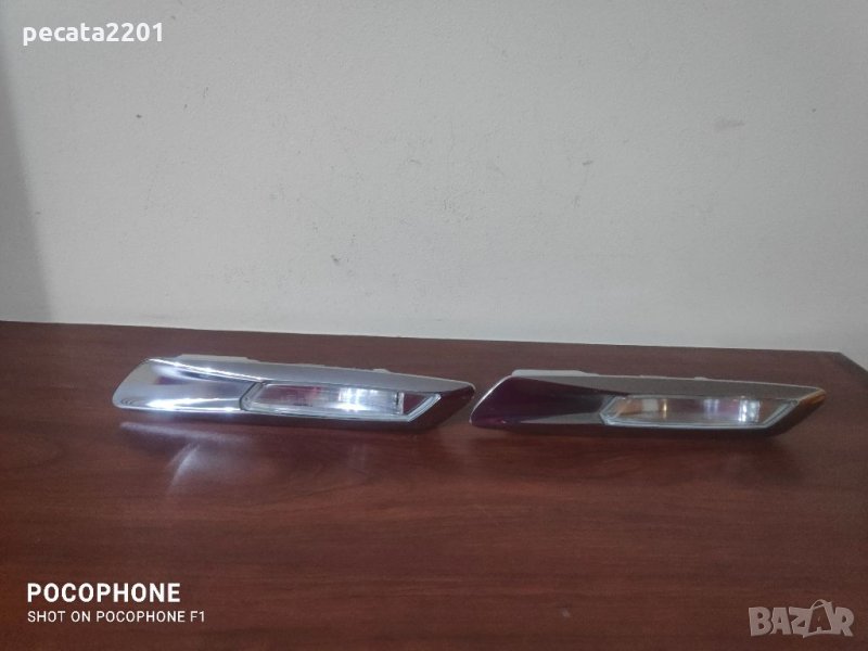 Продавам - 2 бр. оригинални десни мигачи в калника за БМВ 5 Ф10/Ф11, снимка 1