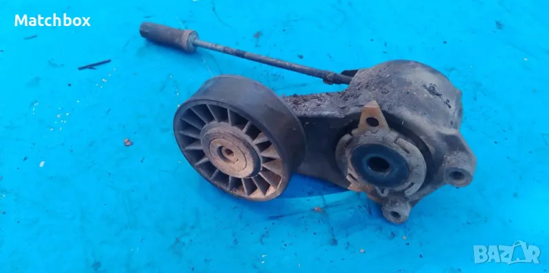 Обтегач за ремък на Мерцедес 124 200Е, снимка 1