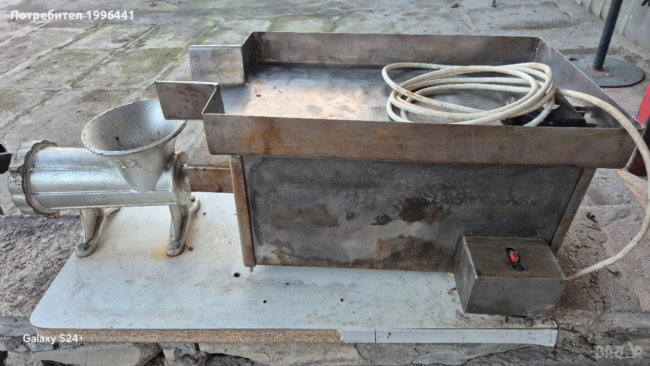 Електричесща машина за мелене на месо, трима знам., снимка 1