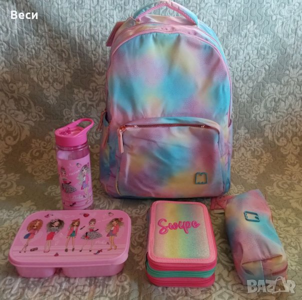 Ученическа раница на Marshmallows  в комплект с аксесоари , снимка 1