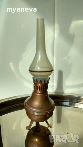 Медна лампа с батерия и крушка . , снимка 1 - Антикварни и старинни предмети - 44749629