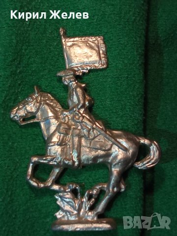 СТАР ОЛОВЕН ВОЙНИК РИЦАР КОННИК СТАТУЕТКА КАВАЛЕРИСТ ЗНАМЕНОСЕЦ 25069, снимка 12 - Колекции - 34370261