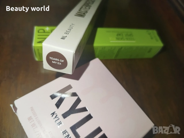 Комплект козметика , снимка 2 - Комплекти и лотове - 53177640