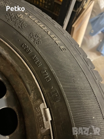 Зимни гуми с джанти за Фолксваген Тигуан, снимка 4 - Гуми и джанти - 52491040