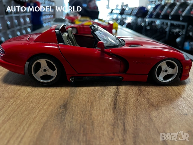 Метална колекционерска количка модел BBURAGO DODGE VIPER SRT 1:18 56.72 лв. / 29 €, снимка 2 - Колекции - 53699799