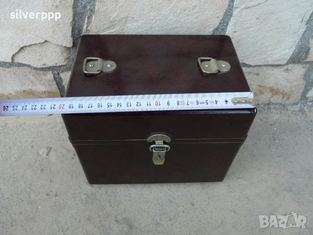 Стара масивна бакелитова кутия 