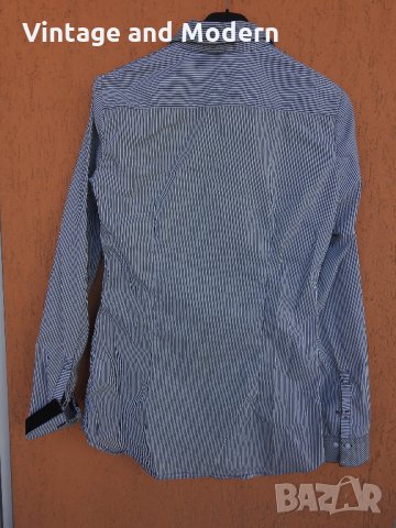 GUESS официална дамска риза сиво раирана оригинална (S), снимка 10 - Ризи - 34339256