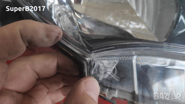 Продавам - оригинален десен рефлекторен фар за Ярис 2017-2020 г, снимка 2 - Части - 52013429