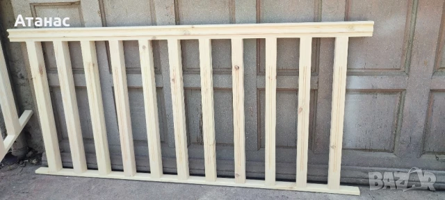 Дървен парапет