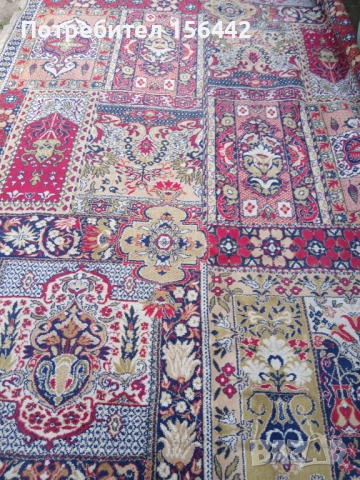 Красив персииски килим с богат и разнообразен орнамент., снимка 2 - Килими - 52076486