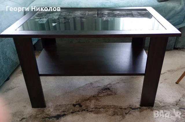 Холна маса с принт стъкло върху плота 