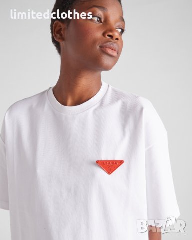 PRADA Red Triangle Logo Brooch Oversized Дамска / Мъжка Тениска size XL и XXL