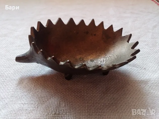 Стари дизайнерски бронзови пепелници с таралежи, в стил Walter Bosse, снимка 9 - Антикварни и старинни предмети - 47755779