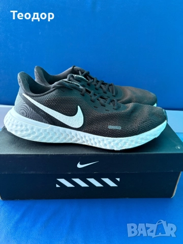 Nike Revolution 