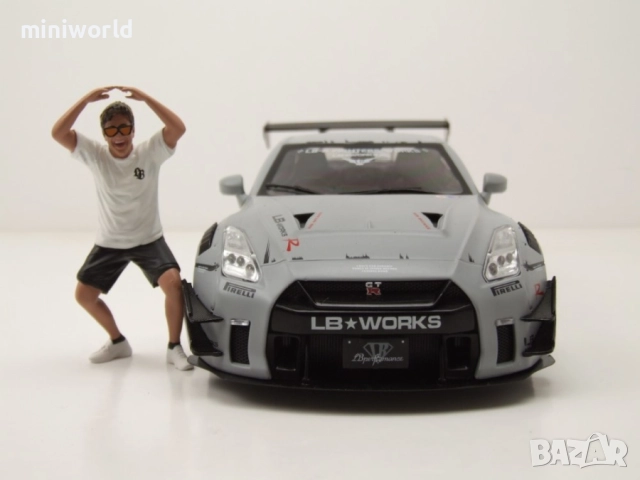 Nissan GT-R R35 Liberty Walk Bodykit Type 2 2024 с фигурка - мащаб 1:18 на Solido е нов в кутия, снимка 4 - Колекции - 52152978