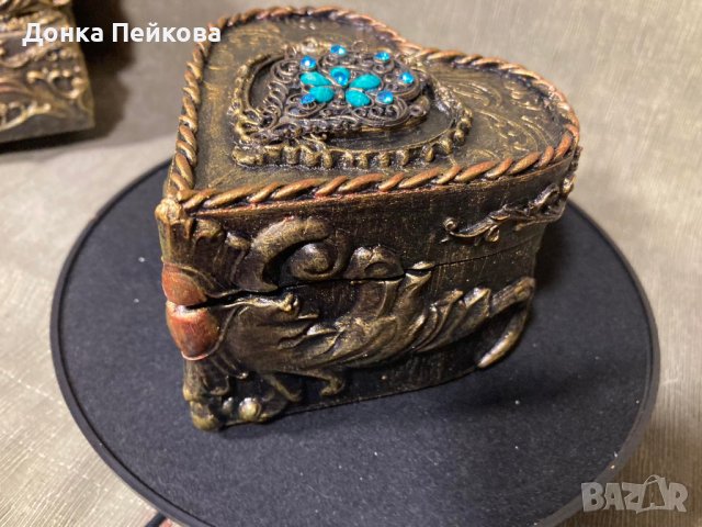 Ръчно декорирана кутия за бижута - бижутиера