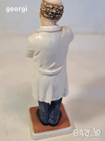 порцеланова фигурка на аптекар фармацевт Goebel , снимка 4 - Колекции - 49795519
