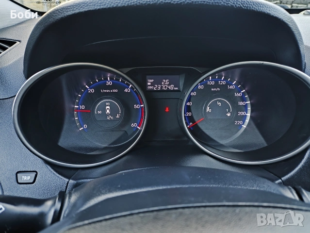 Hyundai ix35 2.0 CRDI, снимка 8 - Автомобили и джипове - 53748956