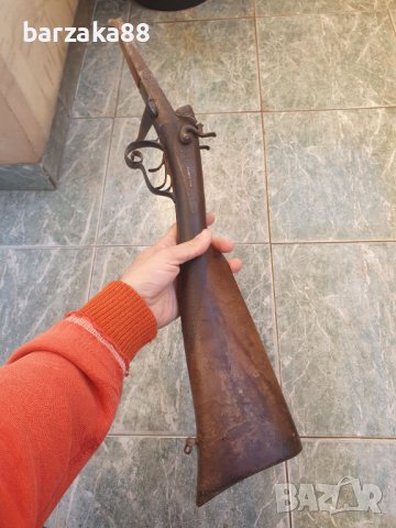 Приклад от стара френска пушка с 2 спусъка