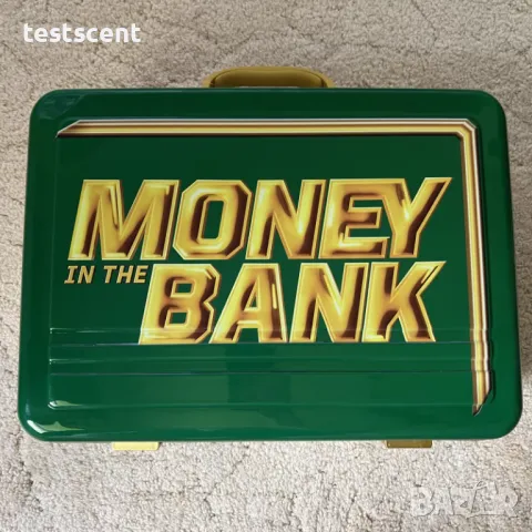 WWE Money In The Bank Briefcase куфар Brand New With Keys & Tags колекционерски Договорът в куфарче , снимка 2 - Фен артикули - 48671977