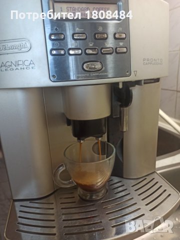 Кафеавтомат Делонги, в много добро състояние, работи отлично и прави хубаво кафе с каймак 