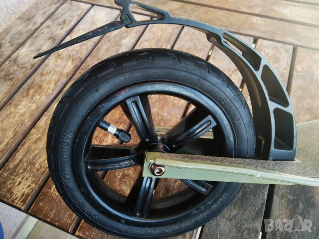 Сгъваема тротинетка от UK - скутер с пневматични гуми Frenzy 205P - като нова, снимка 7 - Други спортове - 51308171