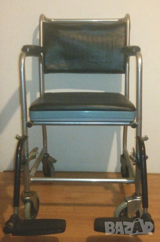 Комбиниран инвалиден стол - инвалидна количка; санитарен/хигиенен стол за баня/тоалетна