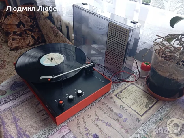 Грамофон Unitra WG 401 с вграден усилвател и говорител в капака , снимка 2 - Грамофони - 50321078