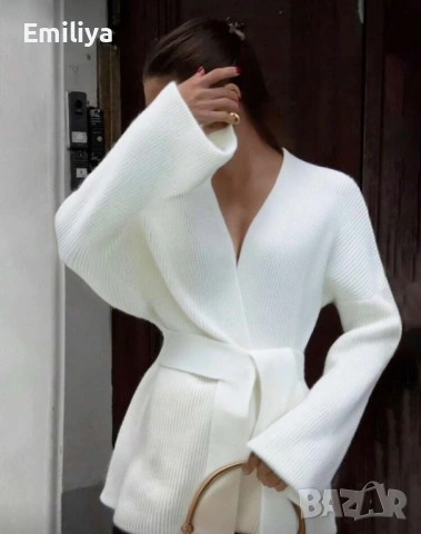 Бяла дамска плетена жилетка