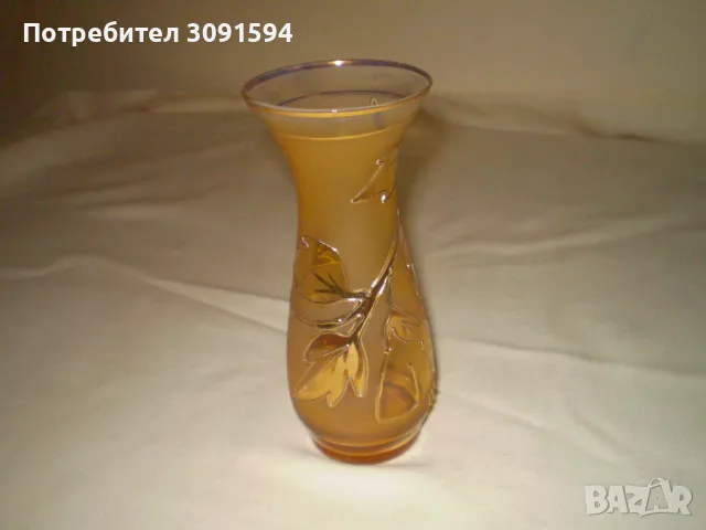 Винтидж ваза за цветя Матирано стъкло с ръчно рисувани златни цветя., снимка 7 - Вази - 48518370