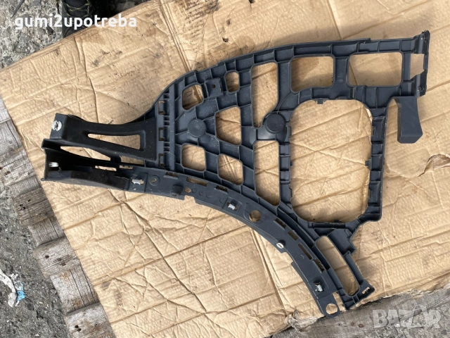 Ляв Държач Предна Броня 7P5807377 Porsche Cayenne 3.0D 92A/2012г, снимка 2 - Части - 53831083