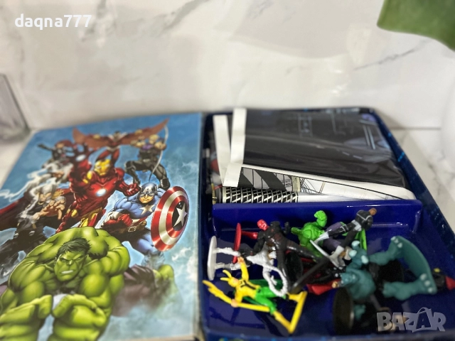 Книга Marvel с 10 фигурки, снимка 9 - Игри и пъзели - 52102296