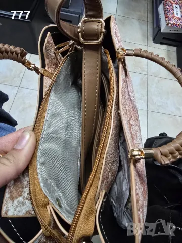 дамска чанта, снимка 4 - Чанти - 48489002