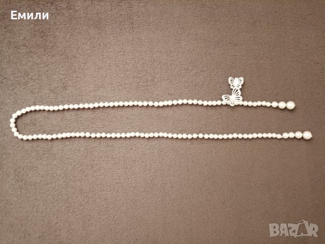 Елегантен колан бижу с бели/бежови перли и закопчалка пеперуди в сребрист цвят, снимка 3 - Колани - 41559674