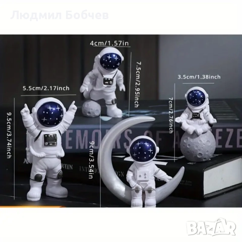 Комплект от 4бр. нови пластмасови космонавти за декорация или игра 