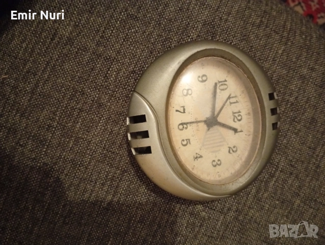 Продавам часовник будилник (БЕЗ БАТЕРИИ)