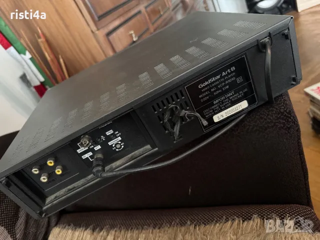 Видео Goldstar vcp-r1010+7 касетки, снимка 2 - Плейъри, домашно кино, прожектори - 50192406
