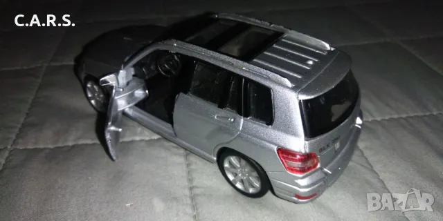 Mercedes-Benz GLK-Class Bburago Мащаб 1:32, снимка 2 - Колекции - 49337959