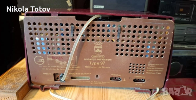 Продава се старинно радио Grundig. , снимка 5 - Антикварни и старинни предмети - 53294212