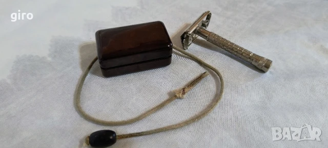 Антикварен прибор за острене на бръснарски ножчета, снимка 2 - Антикварни и старинни предмети - 50685196