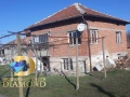 Две къщи в един двор в село Полски Градец, обл. Стара Загора, снимка 1
