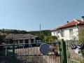 Къща с летна кухня и стопански сгради , снимка 1