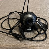 Web camera Trust модел 16429 със светодиоди, снимка 1 - Камери - 40768355